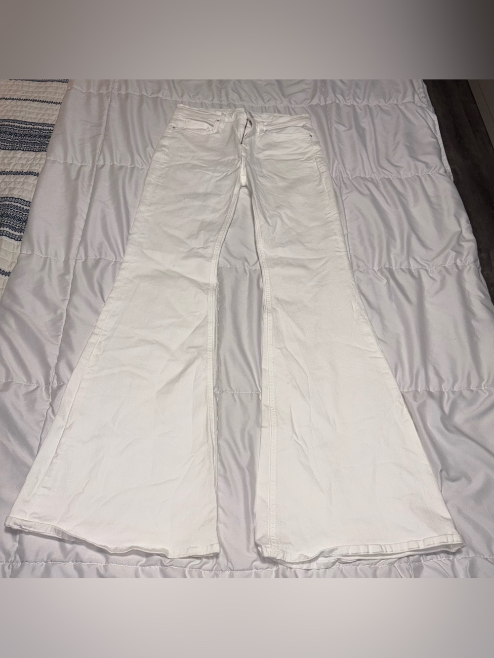7 for All Mankind Bell Bottom White jeans size 29